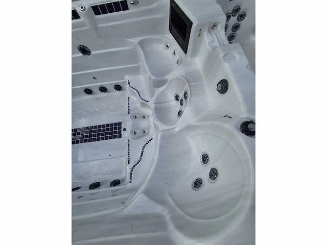 Balboa 15 persoons dubbele cabine jacuzzi en zwemspa - afbeelding 3 van  20