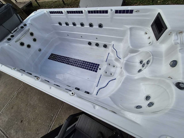 Balboa 15 persoons dubbele cabine jacuzzi en zwemspa - afbeelding 10 van  20