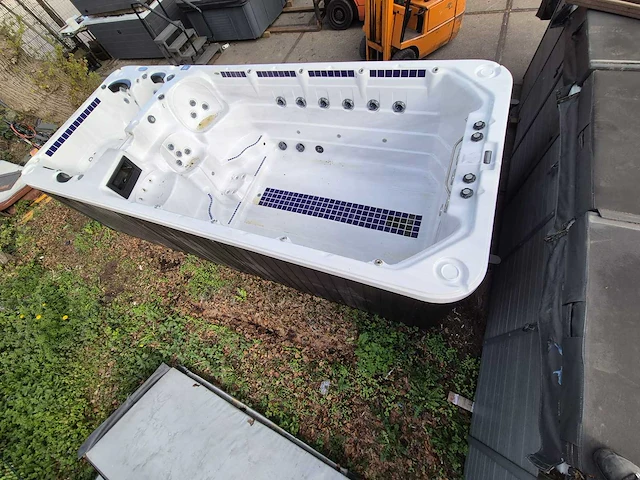 Balboa 15 persoons dubbele cabine jacuzzi en zwemspa - afbeelding 12 van  20