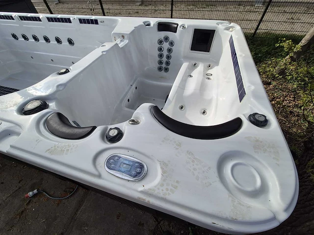 Balboa 15 persoons dubbele cabine jacuzzi en zwemspa - afbeelding 15 van  20