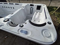Balboa 15 persoons dubbele cabine jacuzzi en zwemspa - afbeelding 15 van  20