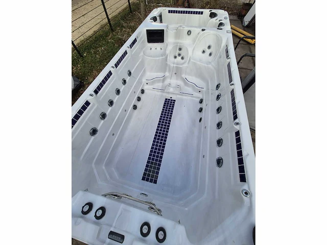 Balboa 15 persoons dubbele cabine jacuzzi en zwemspa - afbeelding 19 van  20