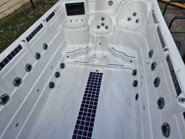 Balboa 15 persoons dubbele cabine jacuzzi en zwemspa - afbeelding 20 van  20
