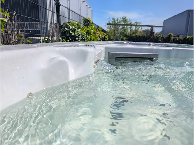 Balboa 15 persoons jacuzzi en zwemspa met warmtepomp - afbeelding 3 van  44