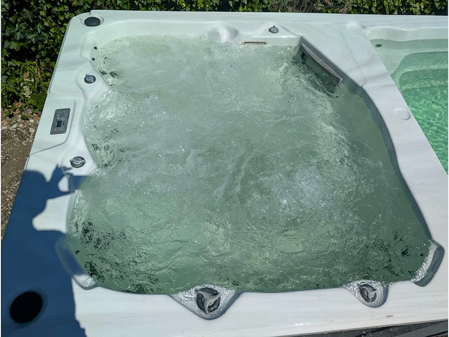 Balboa 15 persoons jacuzzi en zwemspa met warmtepomp - afbeelding 6 van  44