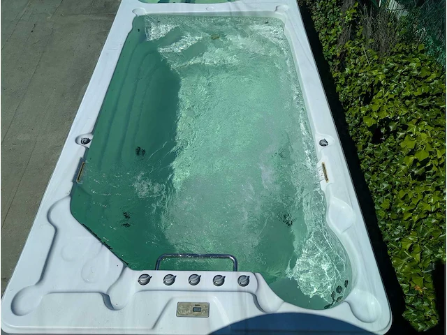 Balboa 15 persoons jacuzzi en zwemspa met warmtepomp - afbeelding 7 van  44