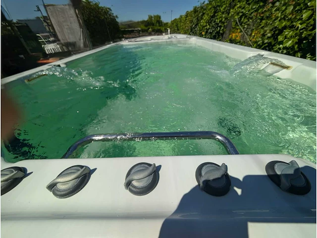 Balboa 15 persoons jacuzzi en zwemspa met warmtepomp - afbeelding 10 van  44