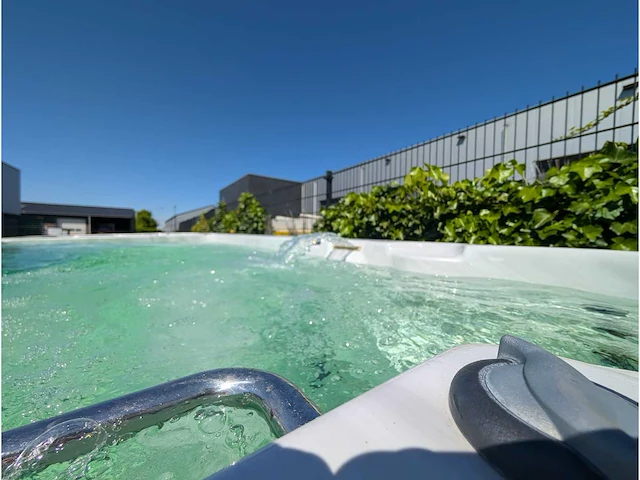 Balboa 15 persoons jacuzzi en zwemspa met warmtepomp - afbeelding 11 van  44