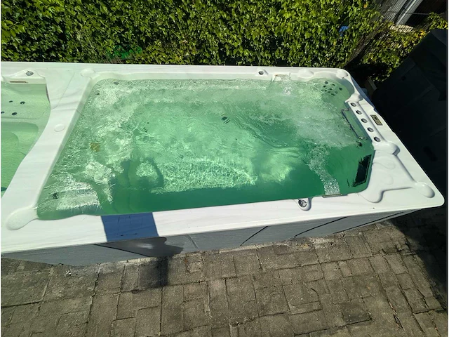 Balboa 15 persoons jacuzzi en zwemspa met warmtepomp - afbeelding 15 van  44