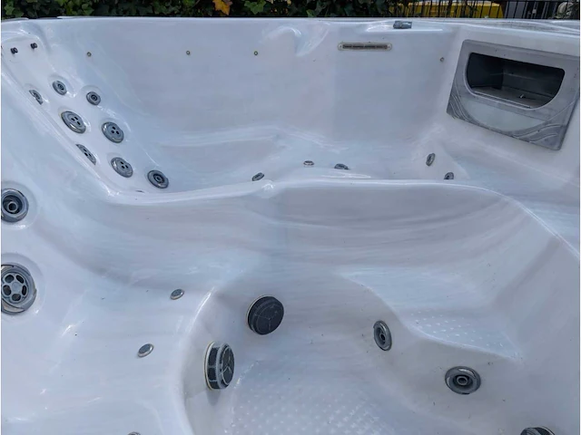 Balboa 15 persoons jacuzzi en zwemspa met warmtepomp - afbeelding 19 van  44