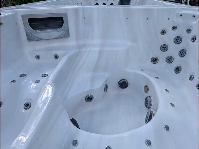 Balboa 15 persoons jacuzzi en zwemspa met warmtepomp - afbeelding 24 van  44