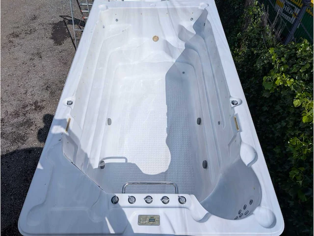 Balboa 15 persoons jacuzzi en zwemspa met warmtepomp - afbeelding 29 van  44