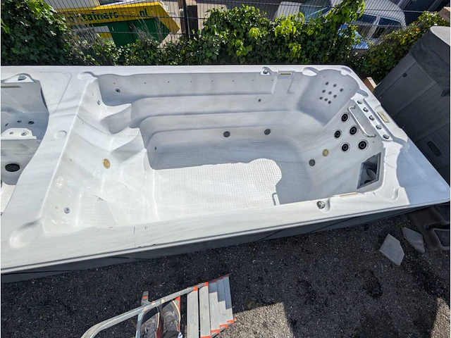 Balboa 15 persoons jacuzzi en zwemspa met warmtepomp - afbeelding 30 van  44