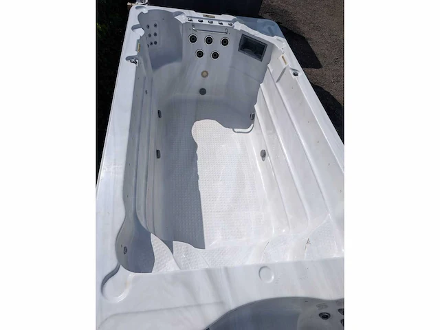 Balboa 15 persoons jacuzzi en zwemspa met warmtepomp - afbeelding 31 van  44