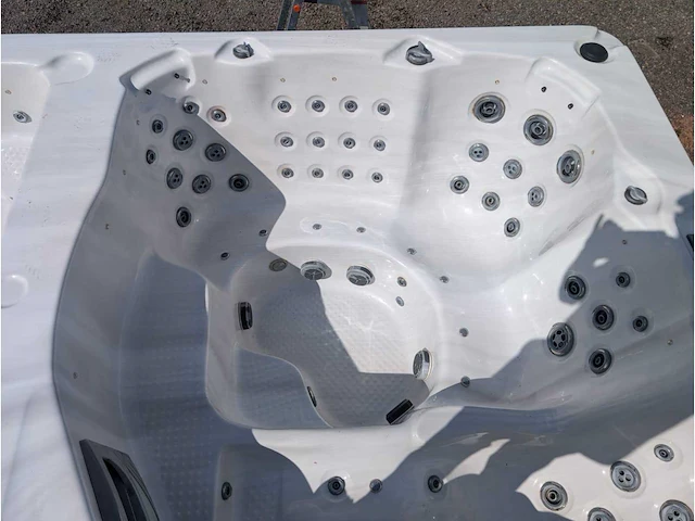Balboa 15 persoons jacuzzi en zwemspa met warmtepomp - afbeelding 35 van  44