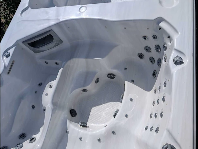 Balboa 15 persoons jacuzzi en zwemspa met warmtepomp - afbeelding 38 van  44