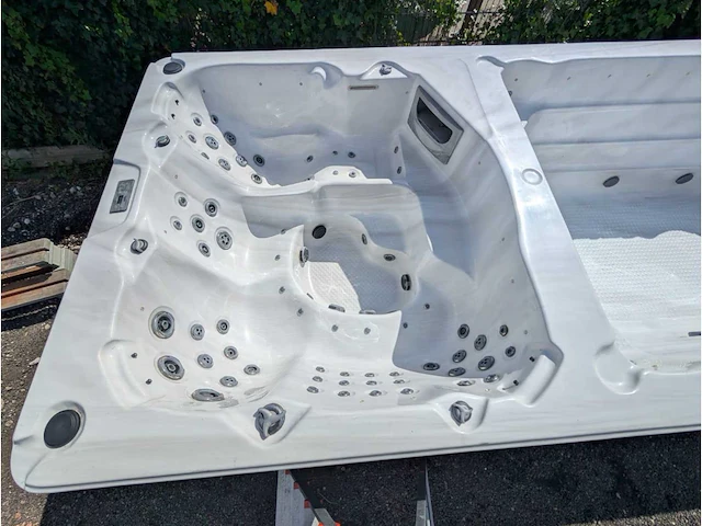 Balboa 15 persoons jacuzzi en zwemspa met warmtepomp - afbeelding 39 van  44