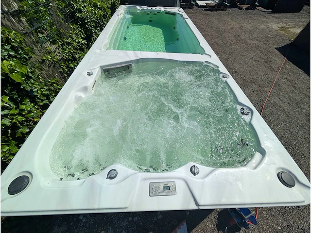 Balboa 15 persoons jacuzzi en zwemspa met warmtepomp - afbeelding 40 van  44
