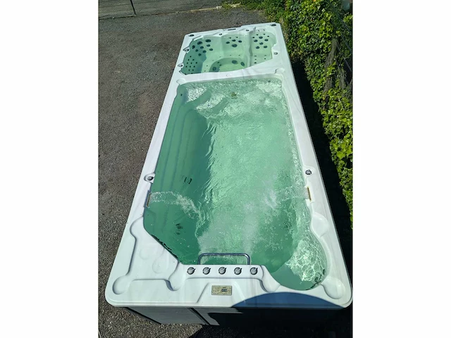 Balboa 15 persoons jacuzzi en zwemspa met warmtepomp - afbeelding 41 van  44