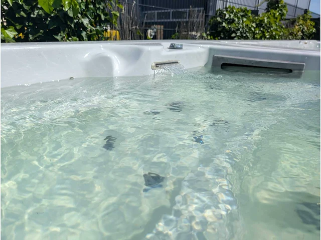 Balboa 15 persoons jacuzzi en zwemspa met warmtepomp - afbeelding 42 van  44