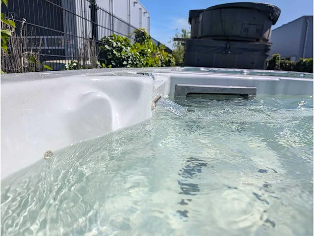 Balboa 15 persoons jacuzzi en zwemspa met warmtepomp - afbeelding 43 van  44