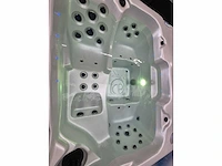 Balboa 18 persoons dubbele cabine jacuzzi en zwemspa - afbeelding 2 van  17