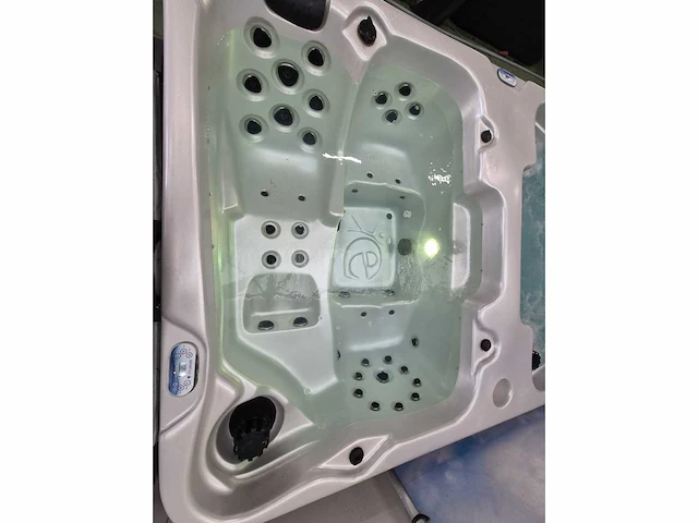 Balboa 18 persoons dubbele cabine jacuzzi en zwemspa - afbeelding 3 van  17