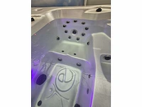 Balboa 18 persoons dubbele cabine jacuzzi en zwemspa - afbeelding 5 van  17