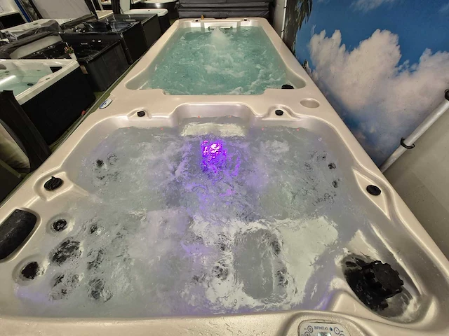 Balboa 18 persoons dubbele cabine jacuzzi en zwemspa - afbeelding 14 van  17
