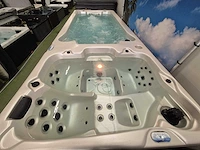 Balboa 18 persoons dubbele cabine jacuzzi en zwemspa - afbeelding 11 van  17