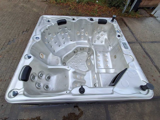 Balboa 6 persoons jacuzzi en buitenspa - afbeelding 12 van  27