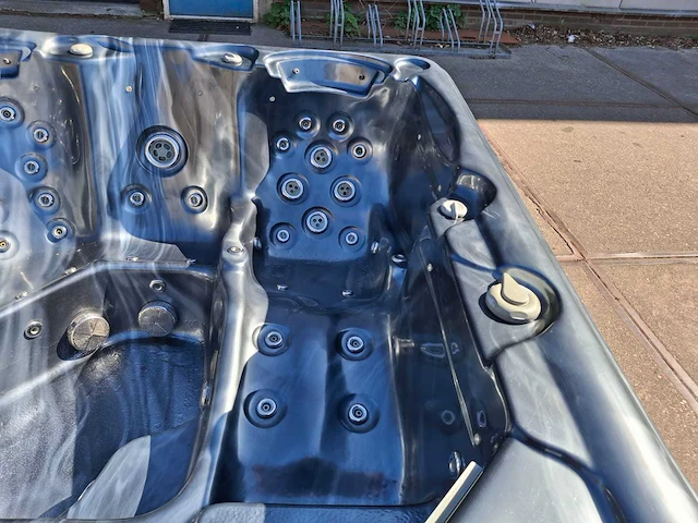 Balboa 6 persoons jacuzzi en buitenspa - afbeelding 8 van  41
