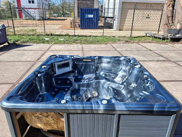 Balboa 6 persoons jacuzzi en buitenspa - afbeelding 11 van  41