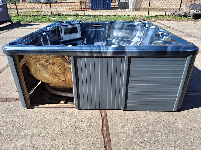 Balboa 6 persoons jacuzzi en buitenspa - afbeelding 32 van  41
