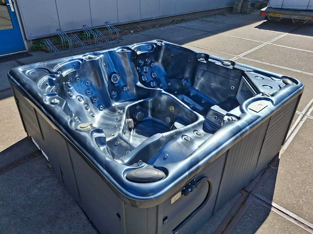 Balboa 6 persoons jacuzzi en buitenspa - afbeelding 34 van  41