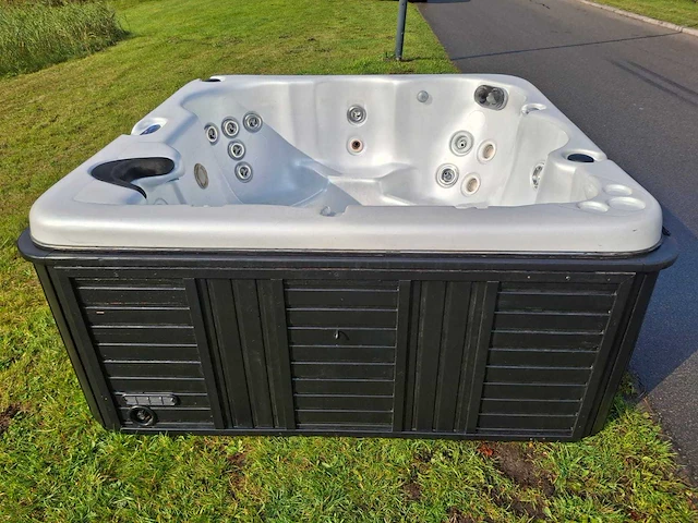 Balboa 6 persoons jacuzzi en buitenspa - afbeelding 10 van  30