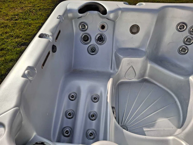Balboa 6 persoons jacuzzi en buitenspa - afbeelding 15 van  30