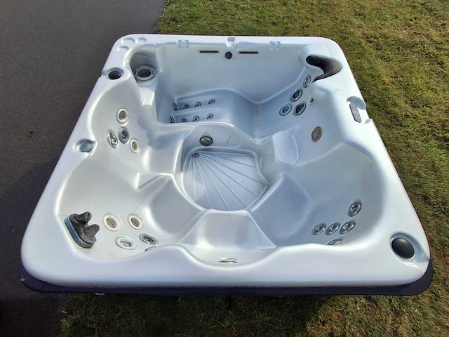 Balboa 6 persoons jacuzzi en buitenspa - afbeelding 12 van  30