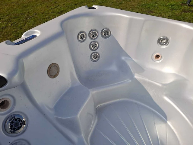 Balboa 6 persoons jacuzzi en buitenspa - afbeelding 28 van  30