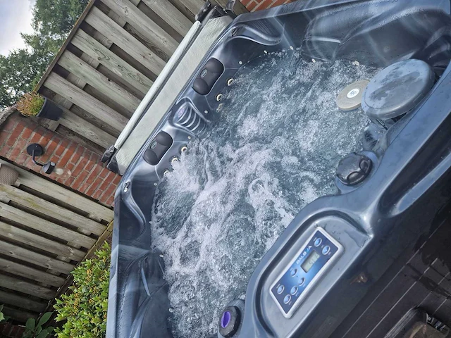 Balboa jacuzzi en buitenspa - afbeelding 5 van  5