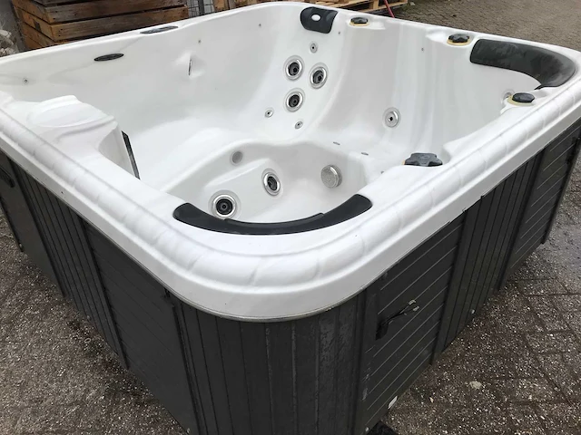 Balboa jacuzzi - afbeelding 2 van  7