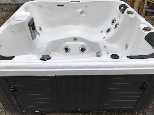 Balboa jacuzzi - afbeelding 3 van  7