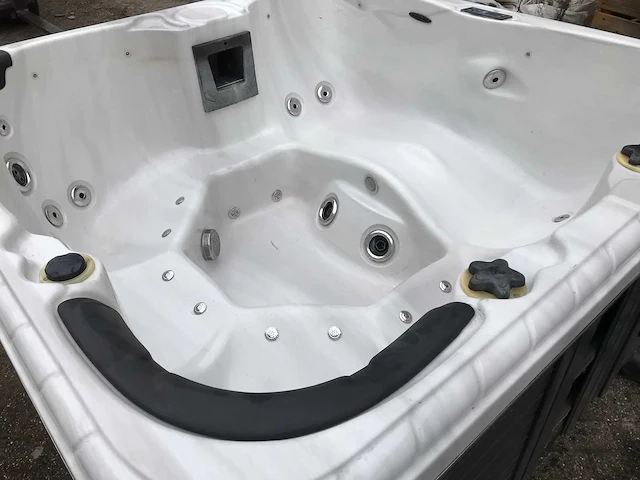Balboa jacuzzi - afbeelding 4 van  7