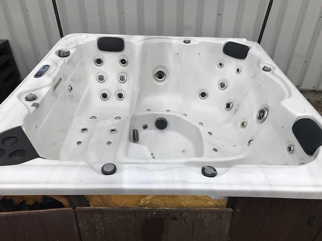 Balboa jacuzzi - afbeelding 1 van  8