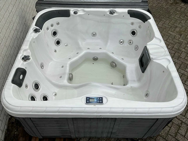 Balboa jacuzzi - afbeelding 1 van  11
