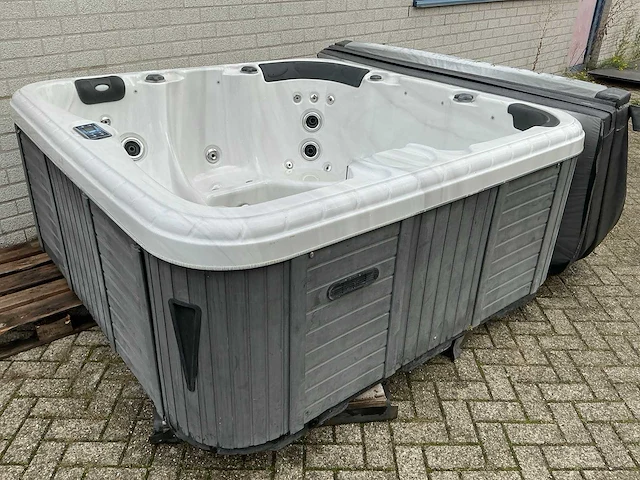 Balboa jacuzzi - afbeelding 8 van  11
