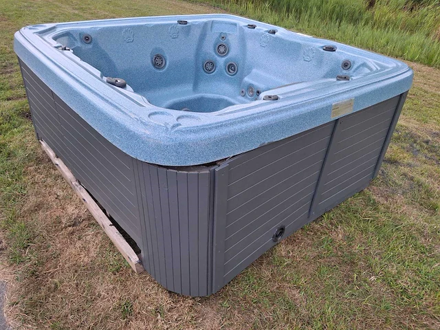 Balboa spa 6 persoons jacuzzi en buitenspa - afbeelding 14 van  26