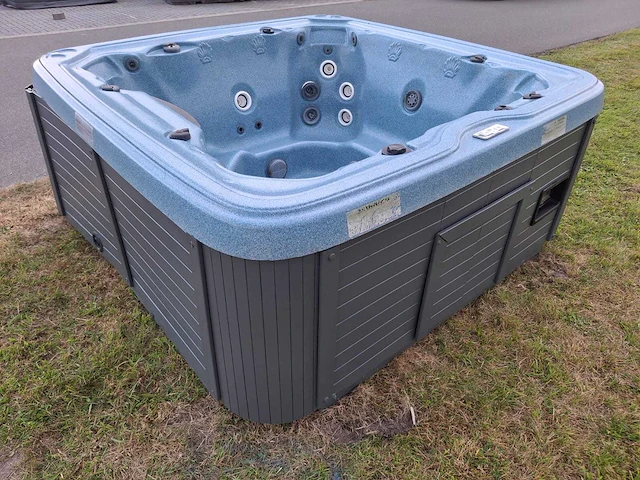 Balboa spa 6 persoons jacuzzi en buitenspa - afbeelding 16 van  26
