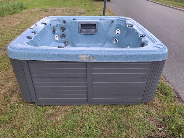 Balboa spa 6 persoons jacuzzi en buitenspa - afbeelding 19 van  26