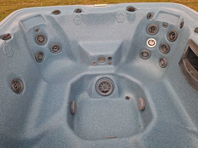 Balboa spa 6 persoons jacuzzi en buitenspa - afbeelding 25 van  26